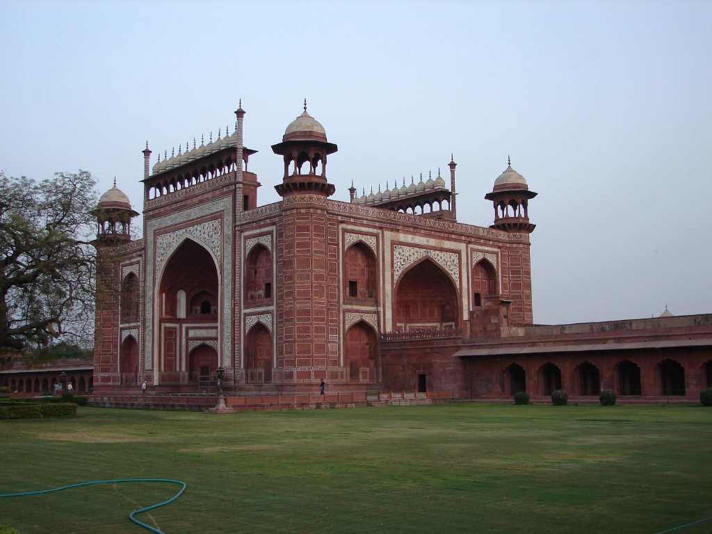2008/03(March)/AroundTheWorld/Jaj Mahal Post/1024x768_North Gate of Taj Mahal.JPG
